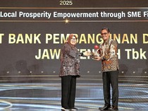 Dukung Kemajuan UMKM, Bank Jateng Raih CNN Indonesia Awards 2025