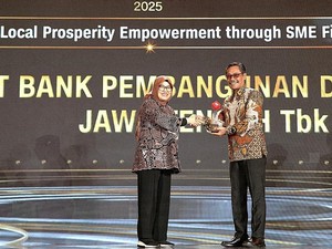 Dukung Kemajuan UMKM, Bank Jateng Raih CNN Indonesia Awards 2025