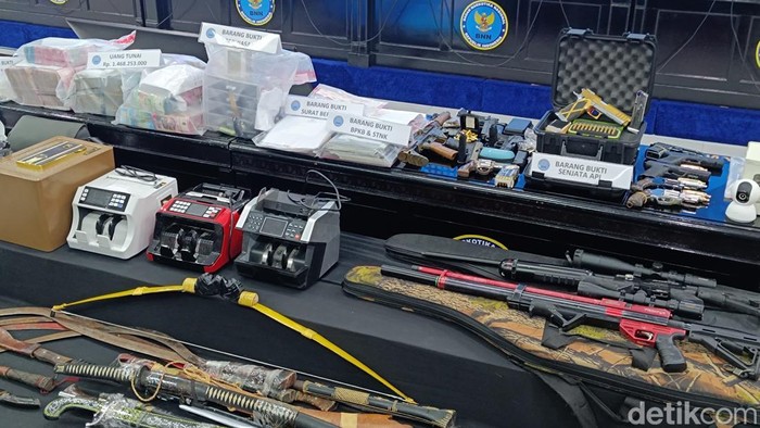 BNN menyita total 19 senjata api dan 63 senjata tajam disita dalam operasi bersama. (Rizky Adha/detikcom)