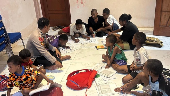 Kisah Bripda Chardes Kelola Panti Asuhan untuk Anak-anak Sorong Papua