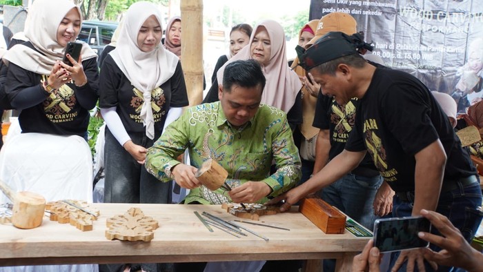 Jepara Hidupkan Seni Ukir Lewat Jepara Wood Carving Performance