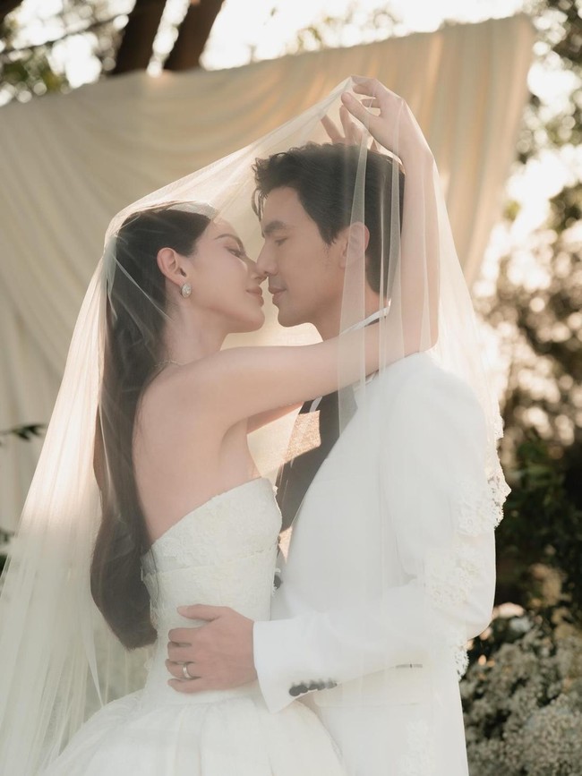 Potret Menawan Artis Thailand Davikah Menikah dengan Gaun Pengantin Gucci