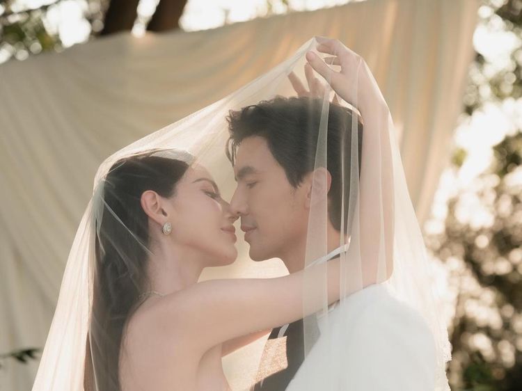 Potret Menawan Artis Thailand Davikah Menikah dengan Gaun Pengantin Gucci