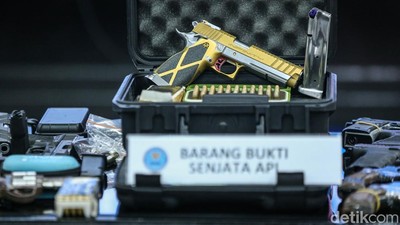 Deretan Senjata Api hingga Pedang Disita dalam Operasi Kampung Narkoba