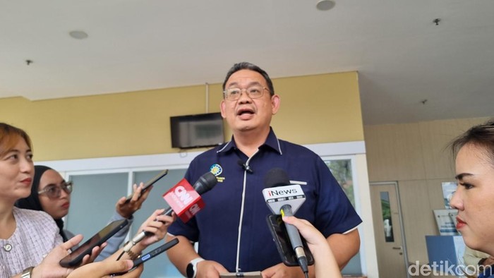 Direktur Utama RS Islam Cempaka Putih Pradono Hangdojo menjelaskan kondisi 13 siswa korban ledakan di SMAN 72 Jakarta, Senin (10/11/2025).