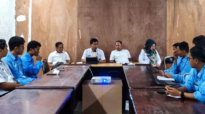 DLH Lombok Barat mengumpulkan korwil hingga kepala SPPG beberapa waktu lalu. (Dok. DLH Lombok Barat)