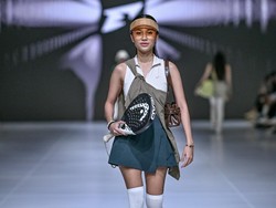 Foto: Gaya Azizah Salsa di Catwalk JFW 2026, Bikin Brand Erspo Minta Maaf