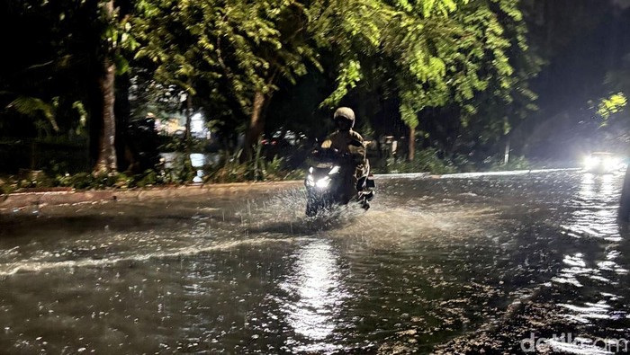 Genangan banjir di Surabaya