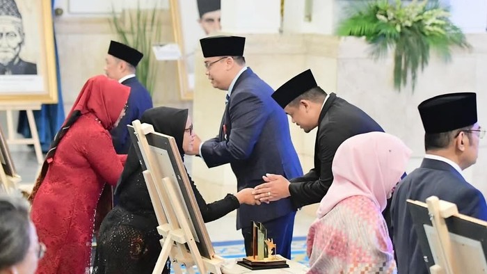 Gubsu Bobby hadiri penganugerahan gelar pahlawan di Jakarta