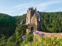 Seindah Negeri Dongeng, Begini Penampakan Istana Eltz yang Berusia 870 Tahun