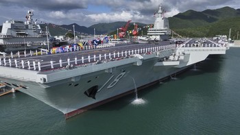 China juga sudah membangun kapal induk berikutnya, dikenal sebagai Type 004, dan diperkirakan tidak hanya menggunakan teknologi EMALS, tapi juga dibekali tenaga nuklir. Foto: Xinhua