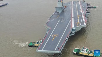 China saat ini memiliki tiga kapal induk, jauh di bawah 11 kapal induk milik Angkatan Laut AS. Semua kapal induk China menggunakan tenaga konvensional, sementara kapal induk Amerika bertenaga nuklir, yang memungkinkan mereka beroperasi hampir tanpa batas waktu. Foto: Xinhua