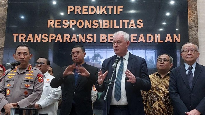 Kapolri Jenderal Listyo Sigit Prabowo menerima kunjungan Sekretaris Jenderal International Trade Union Confederation (ITUC), Luc Triangle (Ondang/detikcom)