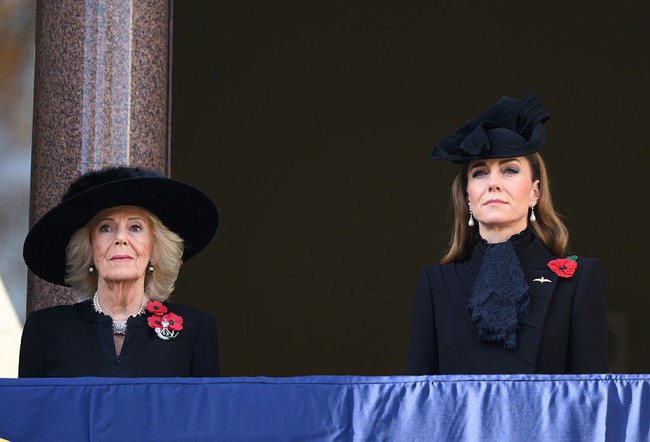 Upacara tersebut juga dihadiri oleh anggota keluarga kerajaan lain, termasuk Ratu Camilla, Pangeran Edward, dan Sophie, Duchess of Edinburgh. Mereka juga memberikan penghormatan kepada para pahlawan. Foto: Karwai Tang/WireImage