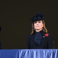 Upacara tersebut juga dihadiri oleh anggota keluarga kerajaan lain, termasuk Ratu Camilla, Pangeran Edward, dan Sophie, Duchess of Edinburgh. Mereka juga memberikan penghormatan kepada para pahlawan. Foto: Karwai Tang/WireImage