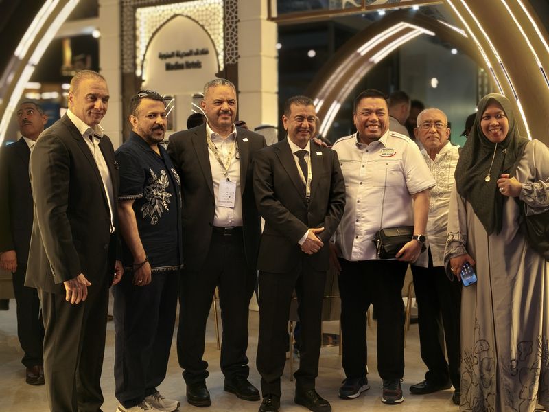 Ketum AMPHURI Hadiri Konferensi dan Pameran Haji Ketua Umum Asosiasi Muslim Penyelenggara Haji dan Umrah Republik Indonesia (AMPHURI) Firman M Nur diundang menghadiri Konferensi dan Pameran Haji ke-5 di Jeddah Superdome, Arab Saudi, Minggu (9/11/2025).