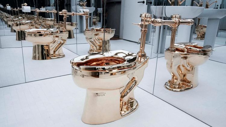 Kilau Toilet Emas Siap Dilelang Mulai Rp160 Miliar