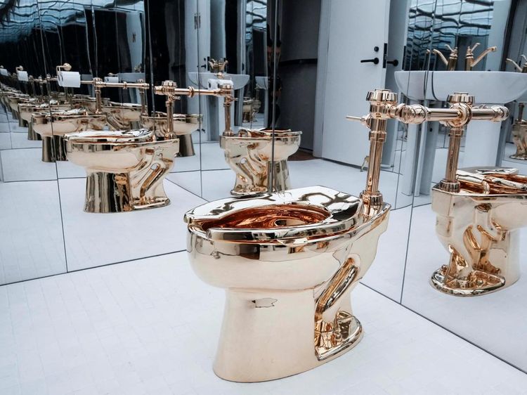 Kilau Toilet Emas Siap Dilelang Mulai Rp160 Miliar