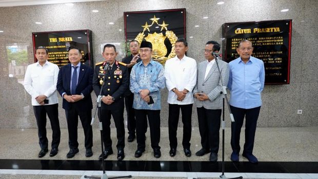 Komisi Percepatan Reformasi Polri menggelar rapat perdana. Dalam rapat dibahas rencana serta target teknis kerja selama tiga bulan ke depan. (dok Polri) Komisi Percepatan Reformasi Polri menggelar rapat perdana. Dalam rapat dibahas rencana serta target teknis kerja selama tiga bulan ke depan. (dok Polri)