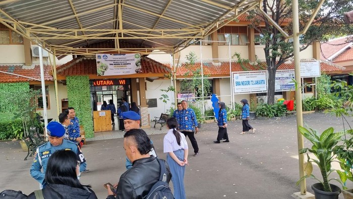 Kondisi SMAN 72 Kelapa Gading Usai Ledakan, Aparat Masih Berjaga Pagi Ini