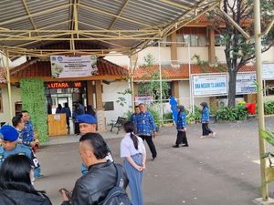 Orang Tua Siswa Korban Ledakan SMAN 72 Masih Menanti Pihak Sekolah Datang