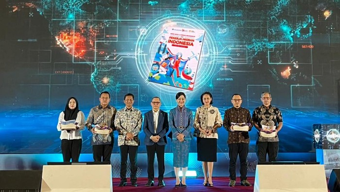 KP2MI Gandeng BI & OJK Hadirkan Buku Saku Edukasi Keuangan bagi PMI