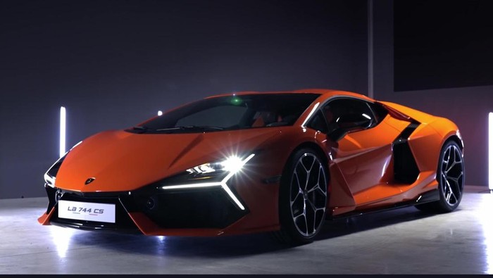 Lamborghini Revuelto