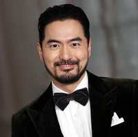 Bintang drama Korea Squid Game 3 itu sontak mencuri perhatian karena perubahan wajah dan bentuk tubuhnya. Lee Jin Wook disorot lebih chubby dan berisi. Ia bahkan menumbuhkan kumis dan janggutnya hingga cukup tebal. Foto: Getty Images