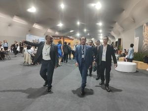 Menteri LH Sambangi Paviliun Indonesia di KTT COP30 Brasil