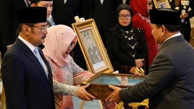 Momen Haru di Istana Merdeka, Putri Soeharto Terima Gelar Pahlawan Nasional dari Presiden Prabowo