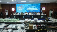 Sejumlah barang bukti narkotika turut diamankan dalam operasi tersebut. Di antaranya 126.325,72 gram sabu, 126,32 Kg ganja, 1.428 butir pil ekstasi, dan lain-lain.