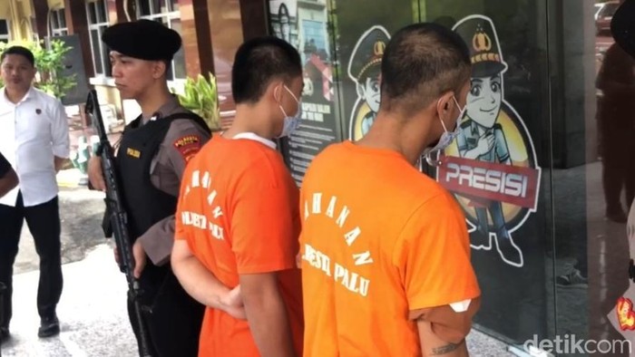 Polisi menangkap dua pelaku pencurian sepeda motor di Palu, beraksi di 37 lokasi. 32 motor curian disita, satu pelaku masih buron.