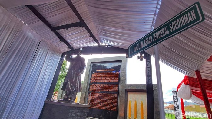 Patung Jenderal Soedirman di Soreang