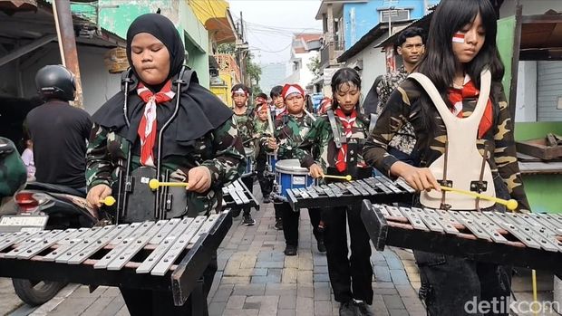 Pawai Hari Pahlawan di Surabaya