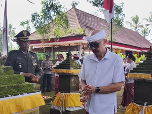 Kenang Jasa Pahlawan, Wabup Bangli Ziarah ke Makam Pahlawan Penglipuran