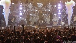 Penampilan Penuh Energi The Changcuters Guncang West Java Festival 2025