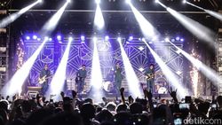 Penampilan Penuh Energi The Changcuters Guncang West Java Festival 2025