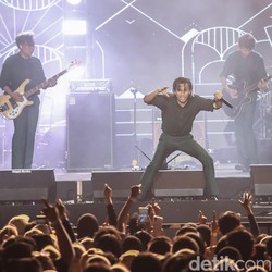 Penampilan Penuh Energi The Changcuters Guncang West Java Festival 2025