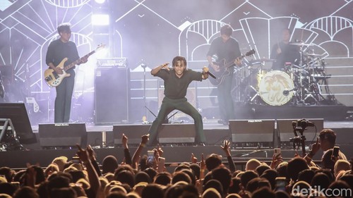 Band rock asal Bandung, The Changcuters, sukses menggebrak panggung West Java Festival (WJF) 2025 yang digelar di Kiara Artha Park, Bandung, Jawa Barat, Minggu (9/11/2025) malam. Penampilan mereka menjadi salah satu yang paling ditunggu oleh ribuan penonton yang memadati area festival sejak sore hari.