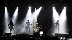 Penampilan Penuh Energi The Changcuters Guncang West Java Festival 2025