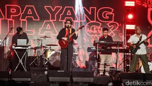 Penampilan Syahdu Kunto Aji Hangatkan Malam West Java Festival 2025