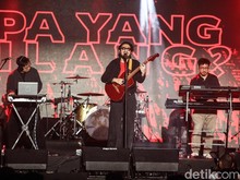 Penampilan Syahdu Kunto Aji Hangatkan Malam West Java Festival 2025