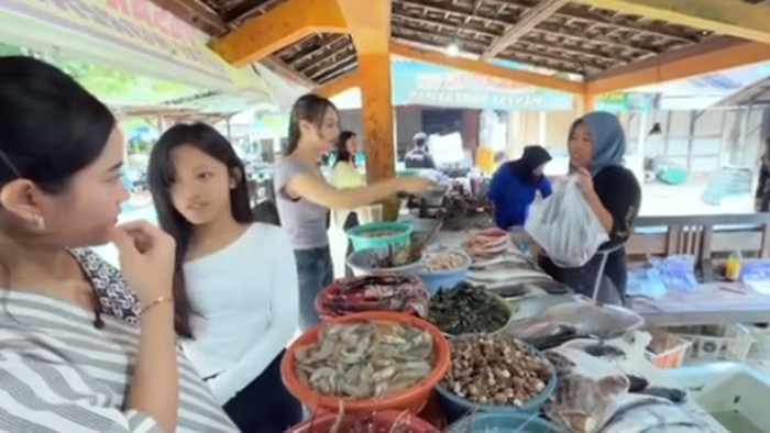 Aksi Penjual Ikan di Pasar Jogja, Tagih Pembeli 2 Kali: Fenomena Mengagumkan yang Wajib Dicoba!