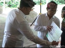 Rona Bahagia Pekerja Serabutan di Badung Dapat Insentif Rp 2 Juta