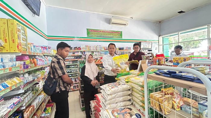 Polisi di Ponorogo cek harga beras di Pasar Legi