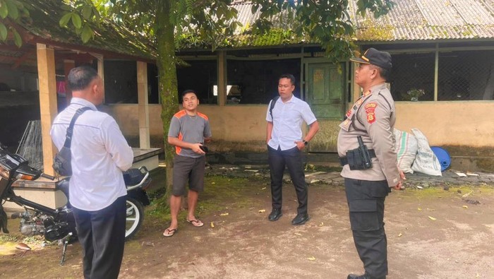Polisi menyelidiki kasus dugaan begal di jalur Tegenan menuju Munggal, tepatnya di Desa Menanga, Kecamatan Rendang, Karangasem, Bali, Senin (10/11/2025). (Foto: Dok. Polsek Rendang)