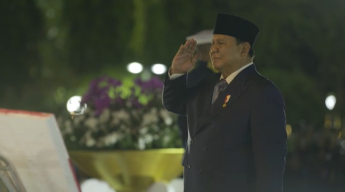 Presiden Prabowo Subianto memimpin upacara ziarah nasional dan renungan suci dalam rangka peringatan Hari Pahlawan di TMP Kalibata, Jakarta Selatan, Minggu (9/11/2025).