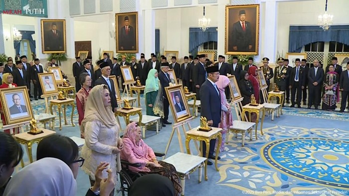 Prabowo resmi anugerahkan gelar nasional untuk 10 tokoh (dok. YouTube Setpres)