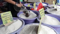 Pemerintah menyebut lonjakan stok tersebut tidak hanya untuk memastikan ketersediaan beras dalam negeri, tetapi juga memperkuat posisi Indonesia di tengah fluktuasi pasar pangan global.