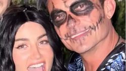 Aktris Diduga Pacar Orlando Bloom Dihujat karena Sindir Katy Perry Lewat Kostum